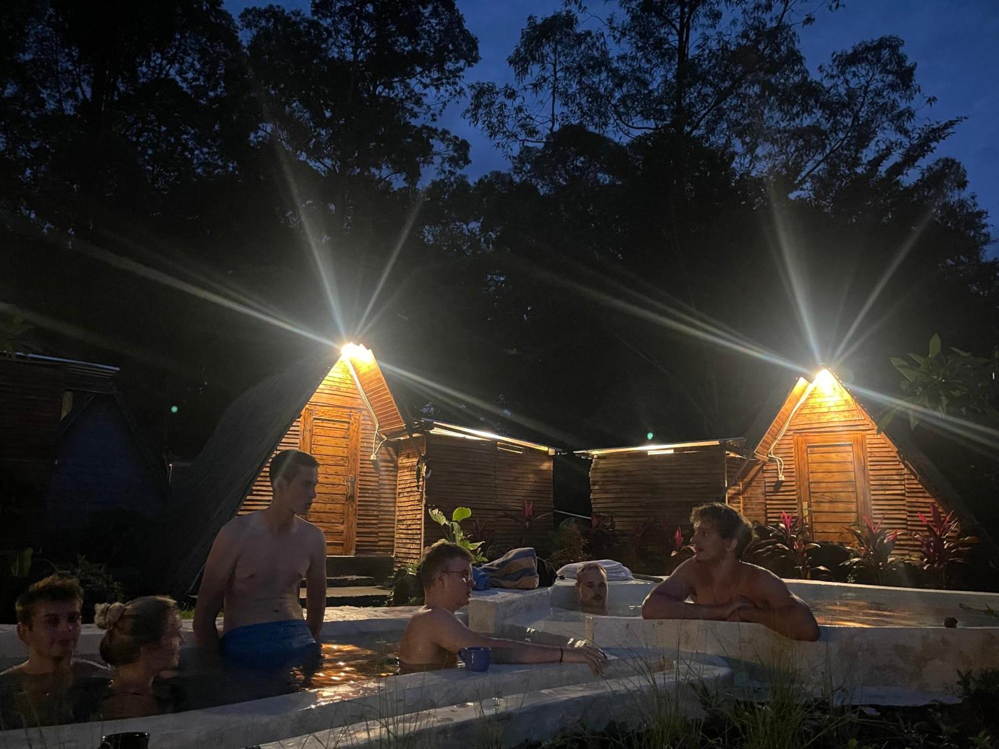 Triangular House And Hot Spring Hotel Kubupenlokan Kültér fotó