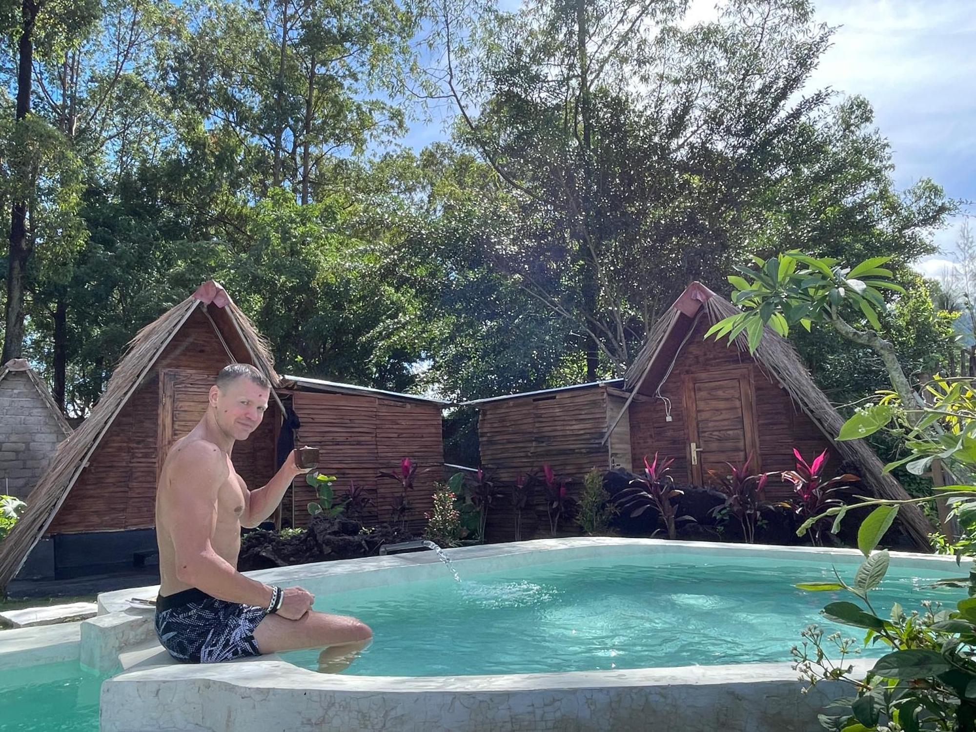 Triangular House And Hot Spring Hotel Kubupenlokan Kültér fotó