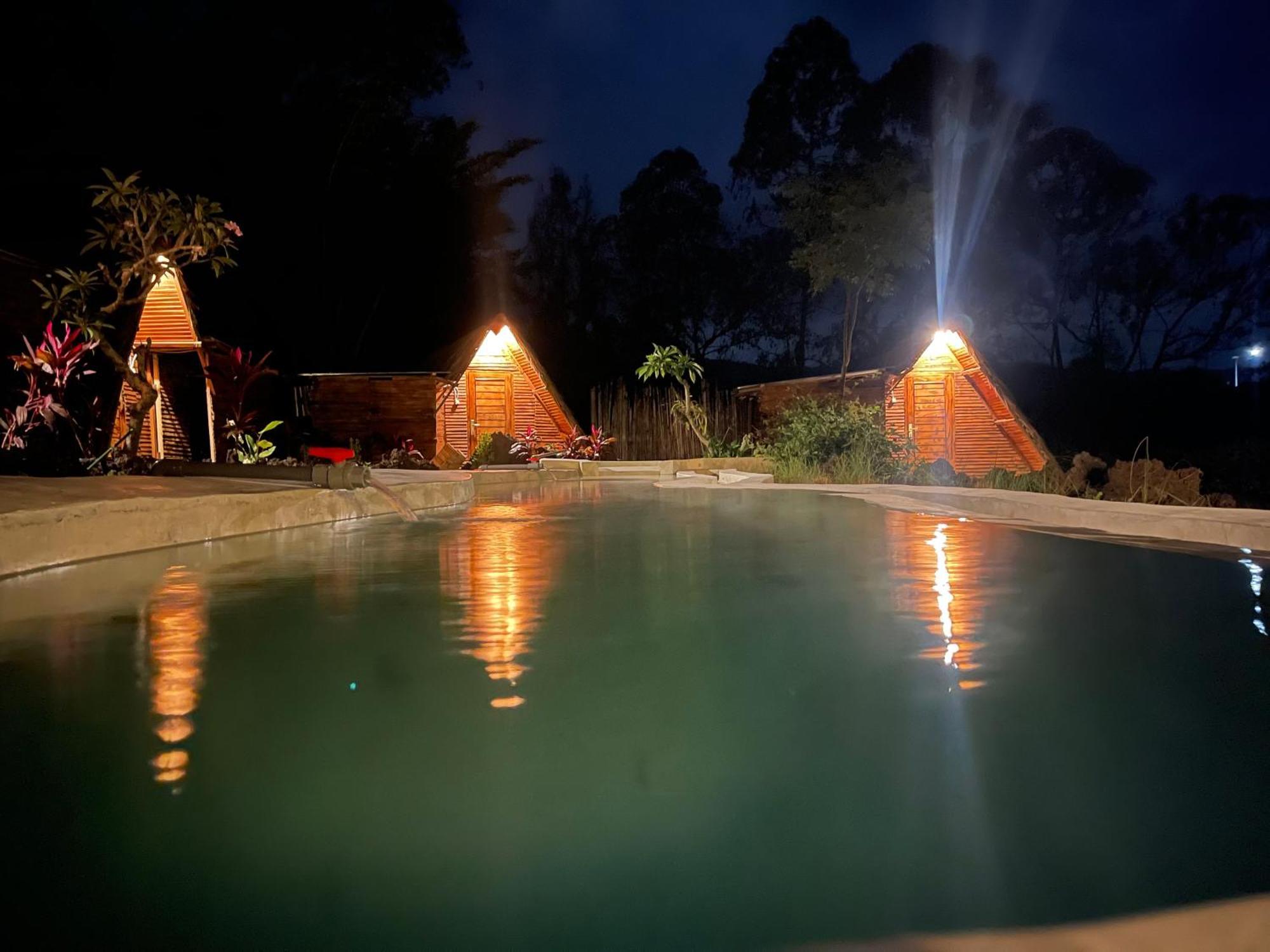 Triangular House And Hot Spring Hotel Kubupenlokan Kültér fotó